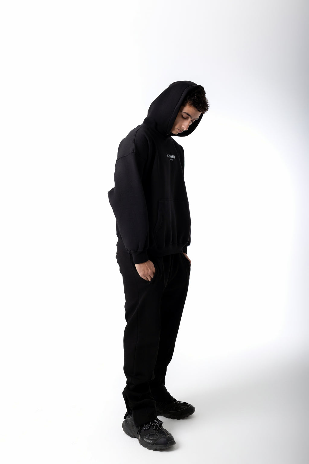 FRONT SEAM BLACK ZIPPED SWEATPANTS