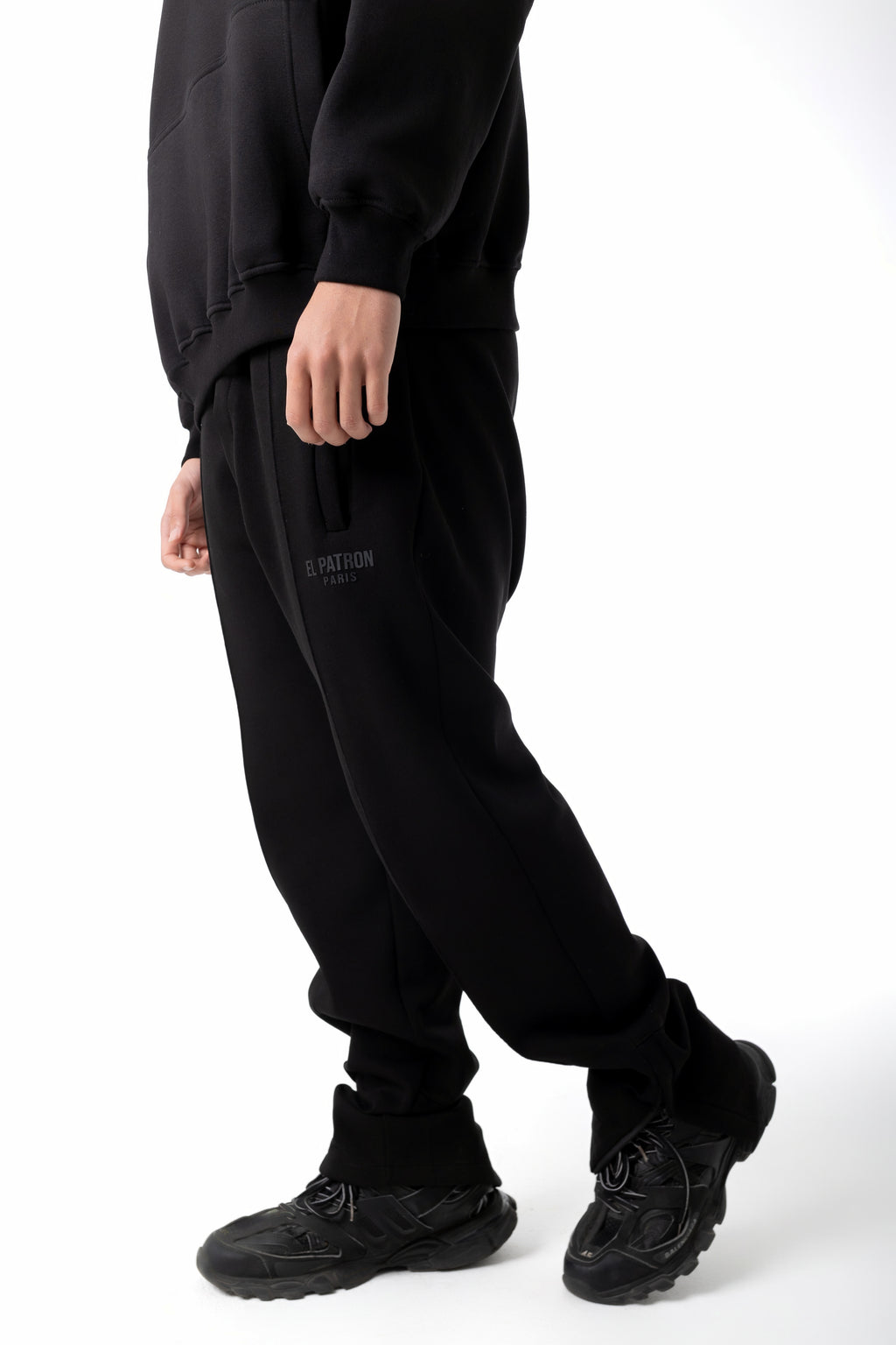 FRONT SEAM BLACK ZIPPED SWEATPANTS