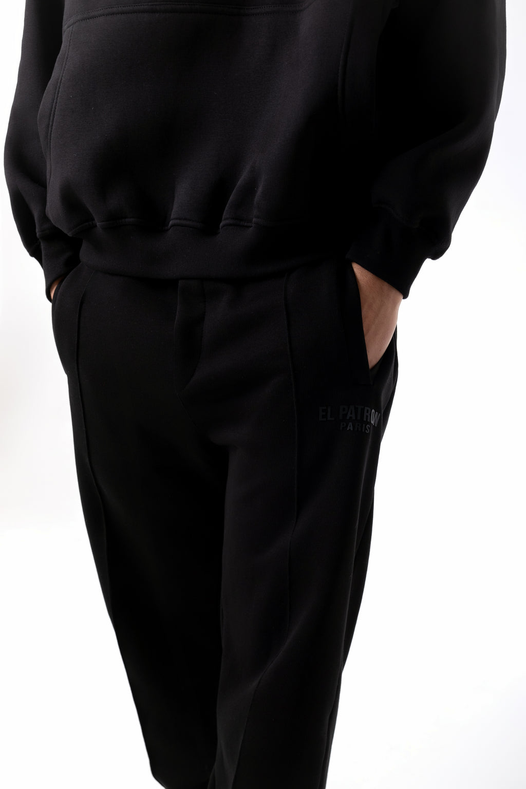 FRONT SEAM BLACK ZIPPED SWEATPANTS