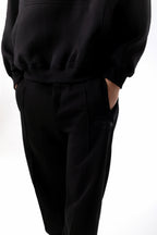 FRONT SEAM BLACK ZIPPED SWEATPANTS