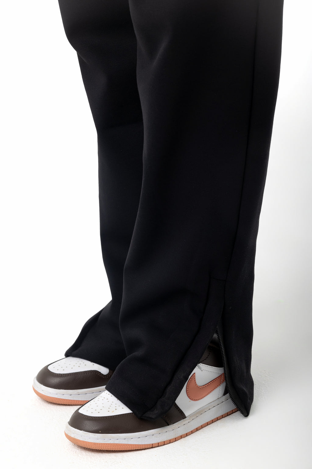 BLACK RELAXED FIT ZIPPED SWEATPANTS